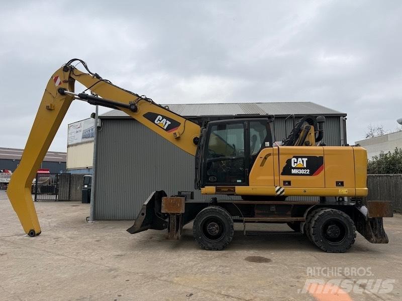 CAT MH 3022 Waste / Industry Handlers