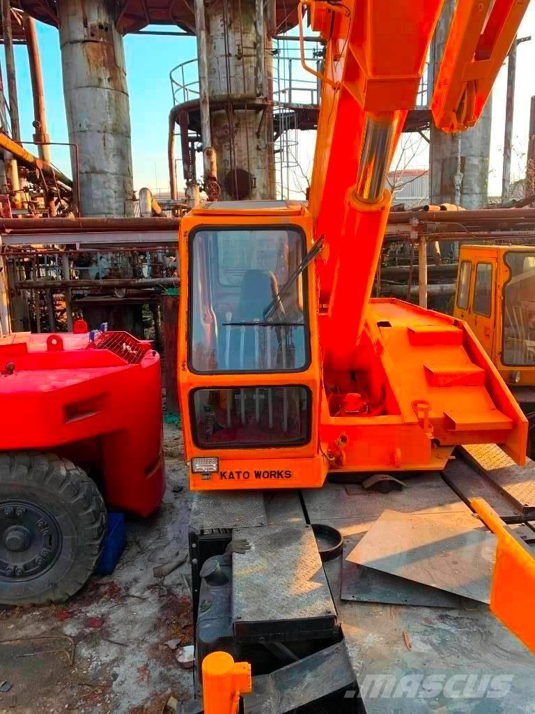 Kato NK 250 E Mobile and all terrain cranes