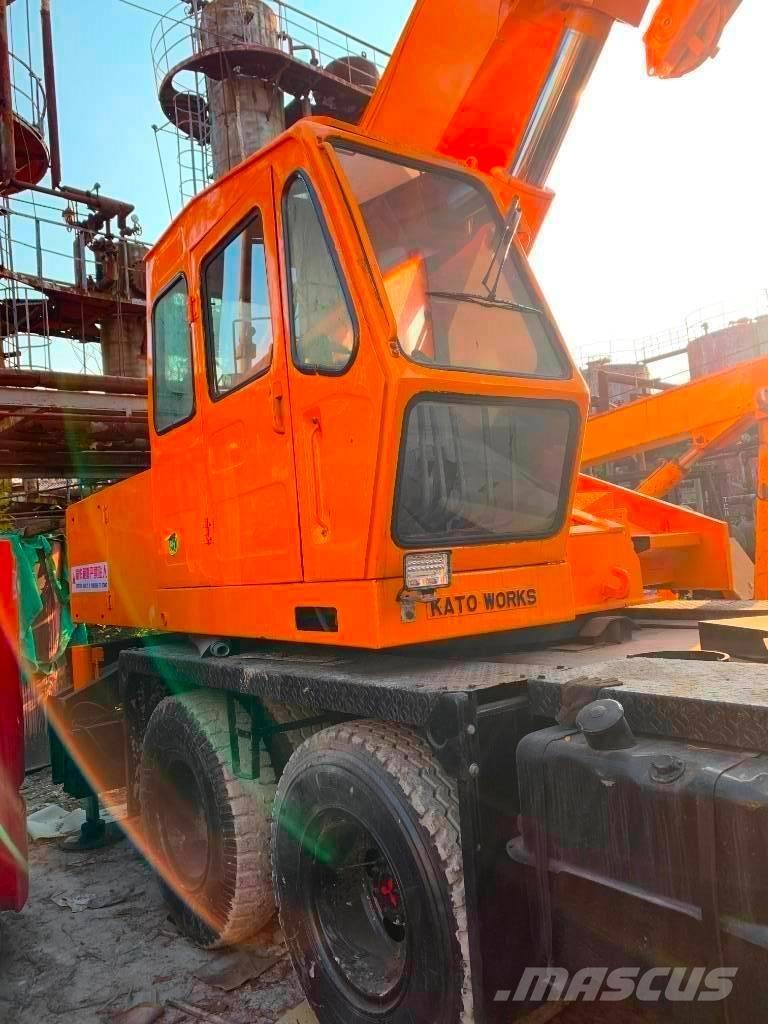 Kato NK 250 E Mobile and all terrain cranes