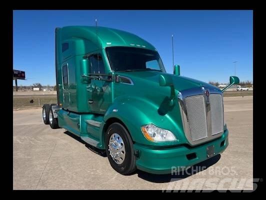Kenworth T 680 Conventional Trucks / Tractor Trucks