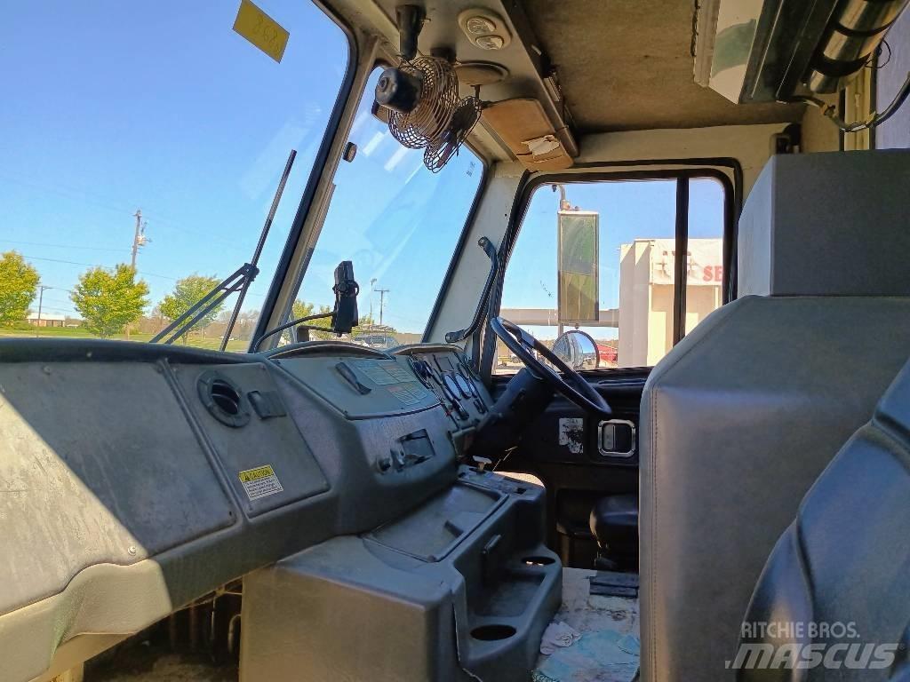  2011 Crane Carrier Garbage Trucks / Recycling Trucks