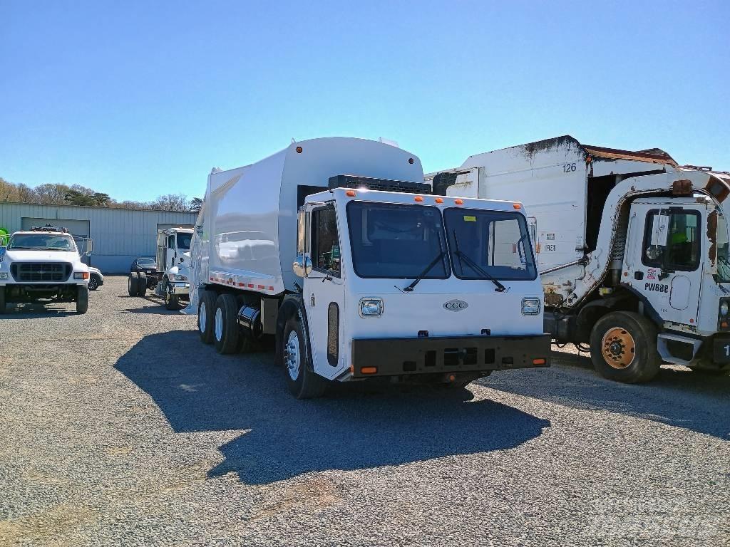  2011 Crane Carrier Garbage Trucks / Recycling Trucks