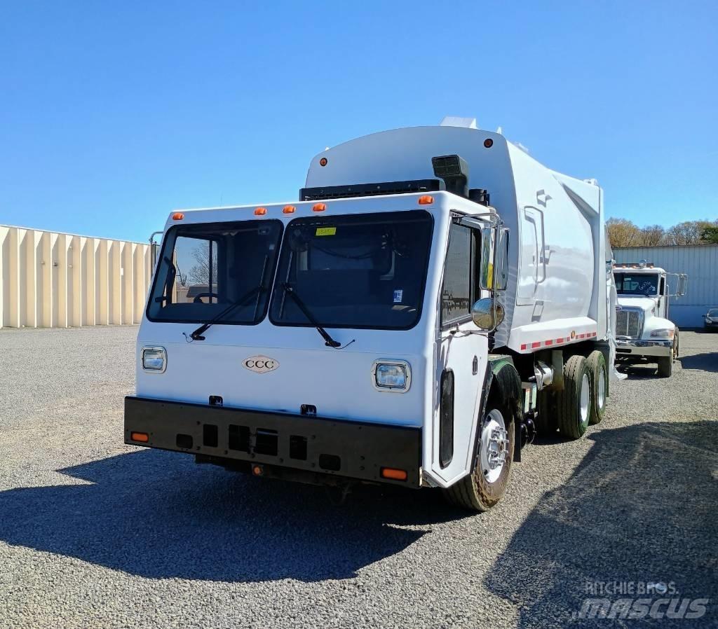 2011 Crane Carrier Garbage Trucks / Recycling Trucks