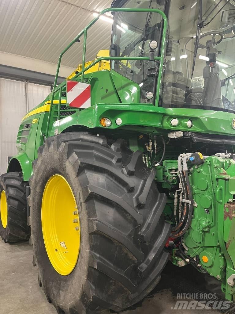 John Deere 8300i Foragers