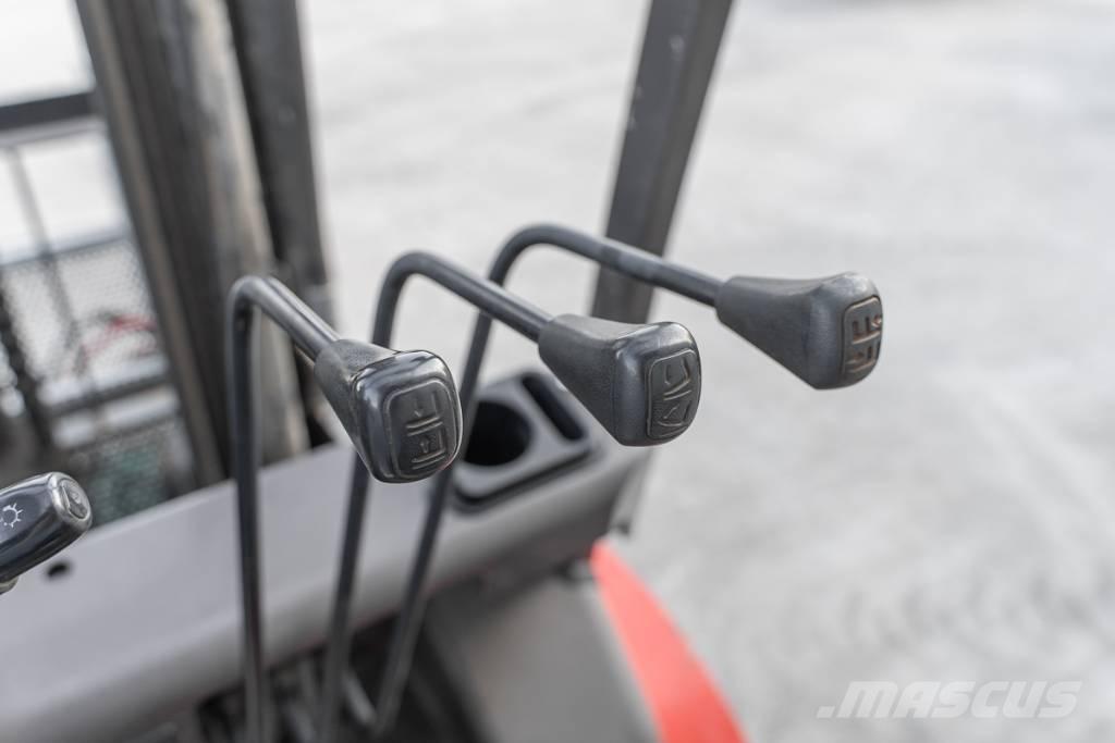 Manitou ME 425 Electric Forklifts