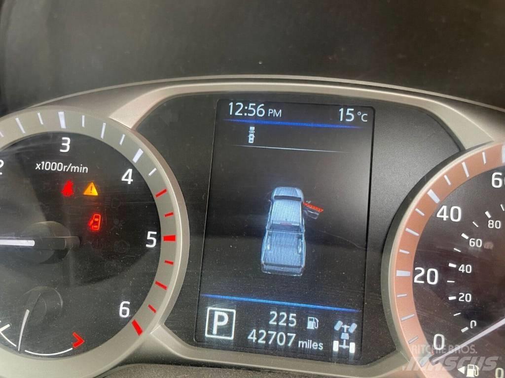 Nissan Navara Automobiles / SUVS