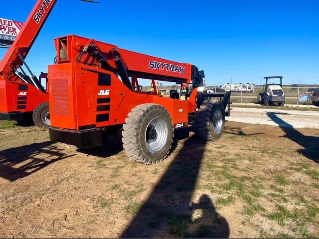 SkyTrak 10054 Telescopic Handlers