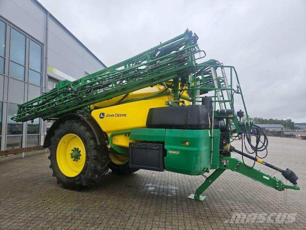 John Deere M692i Trailed sprayers