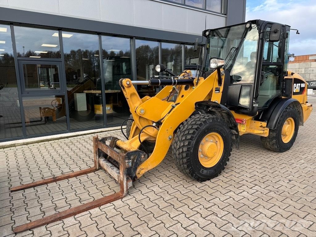CAT 906M Wheel Loaders