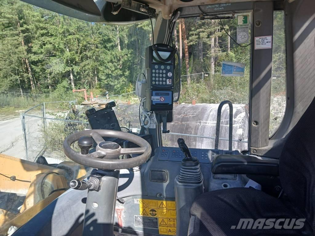 Liebherr L 566 Wheel Loaders