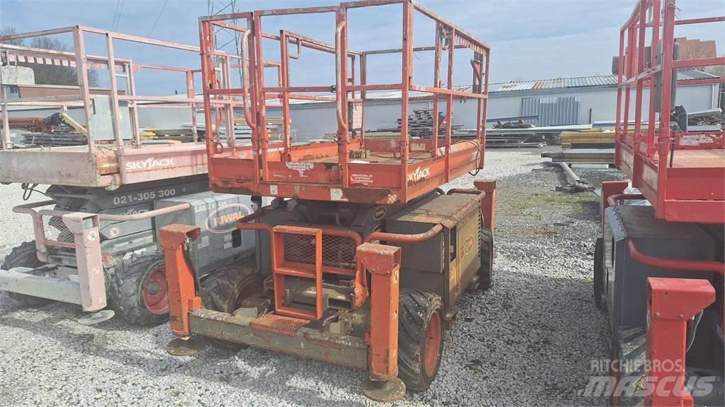 SkyJack SJ6832RTE Scissor Lifts