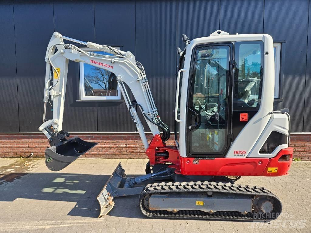 Takeuchi TB 225 Mini Excavators <7t (Mini Diggers)