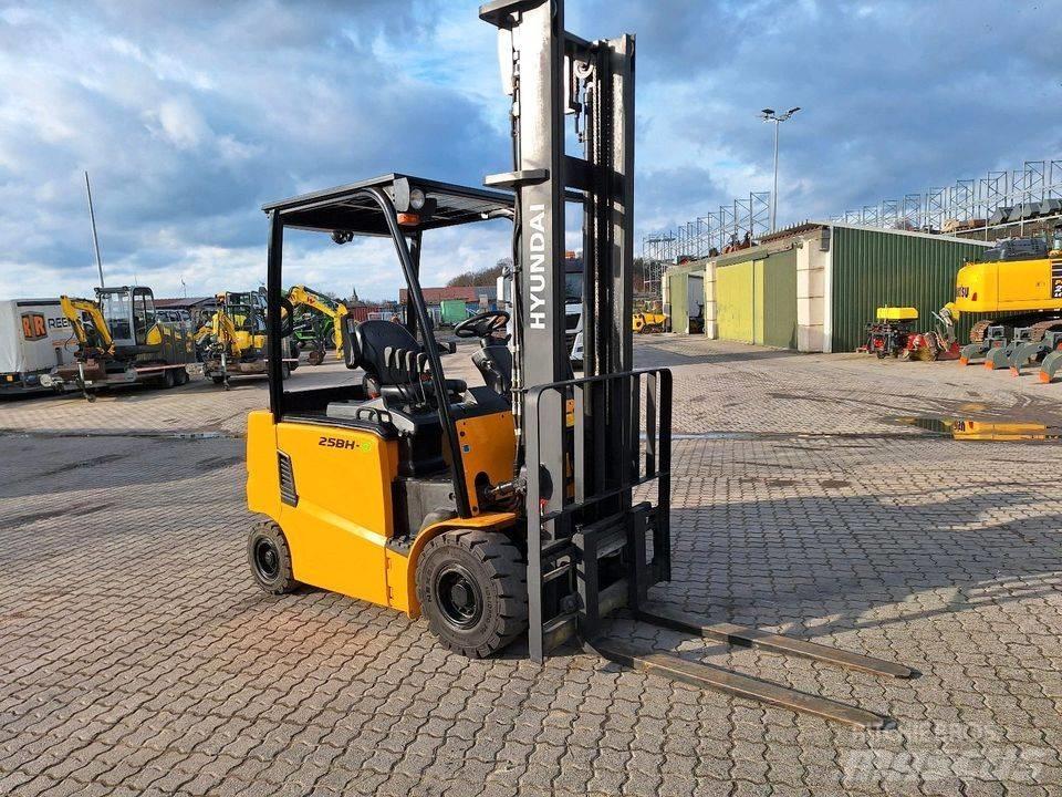 Hyundai 25 BH-9 Other