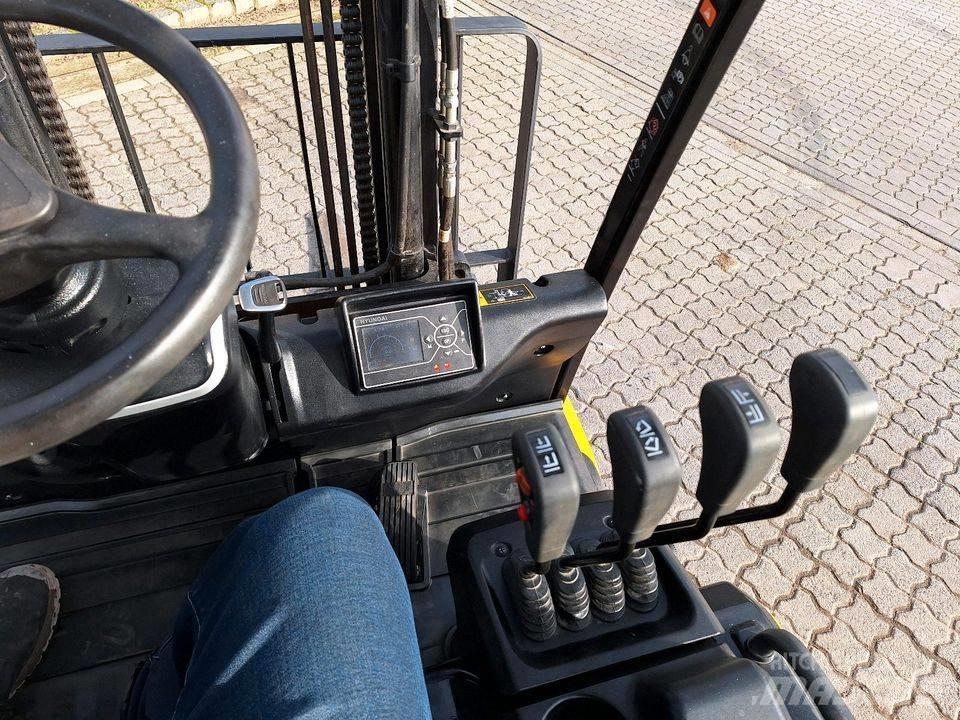 Hyundai 25 BH-9 Other