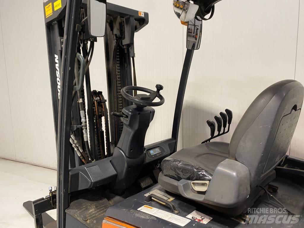 Doosan B35X-7 Electric Forklifts