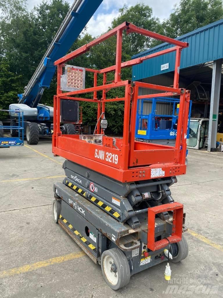 SkyJack SJ 3219 Scissor Lifts