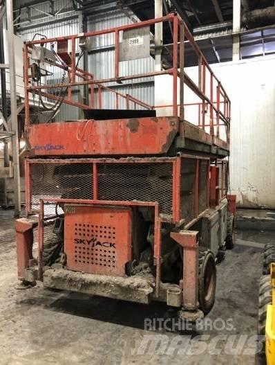 SkyJack SJ 9250 Scissor Lifts