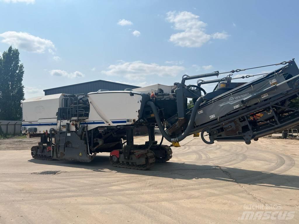 Wirtgen W 220 Asphalt cold milling machines