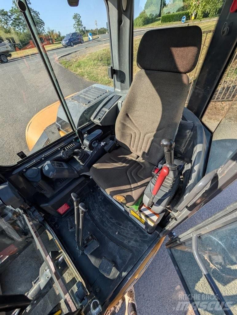 Kato 85V4 Mini excavators  7t - 12t