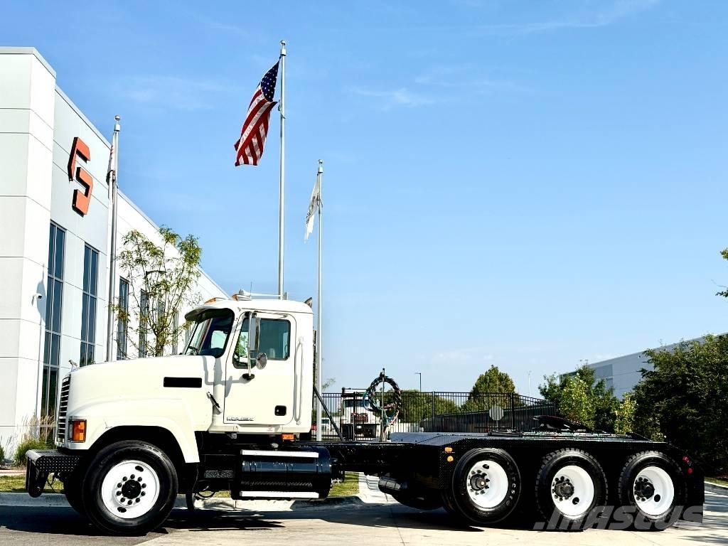 Mack CHU 613 Conventional Trucks / Tractor Trucks