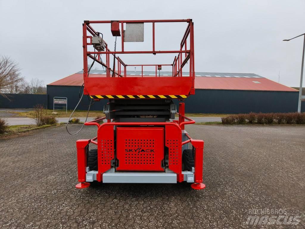 SkyJack SJ 9250 RT Scissor Lifts
