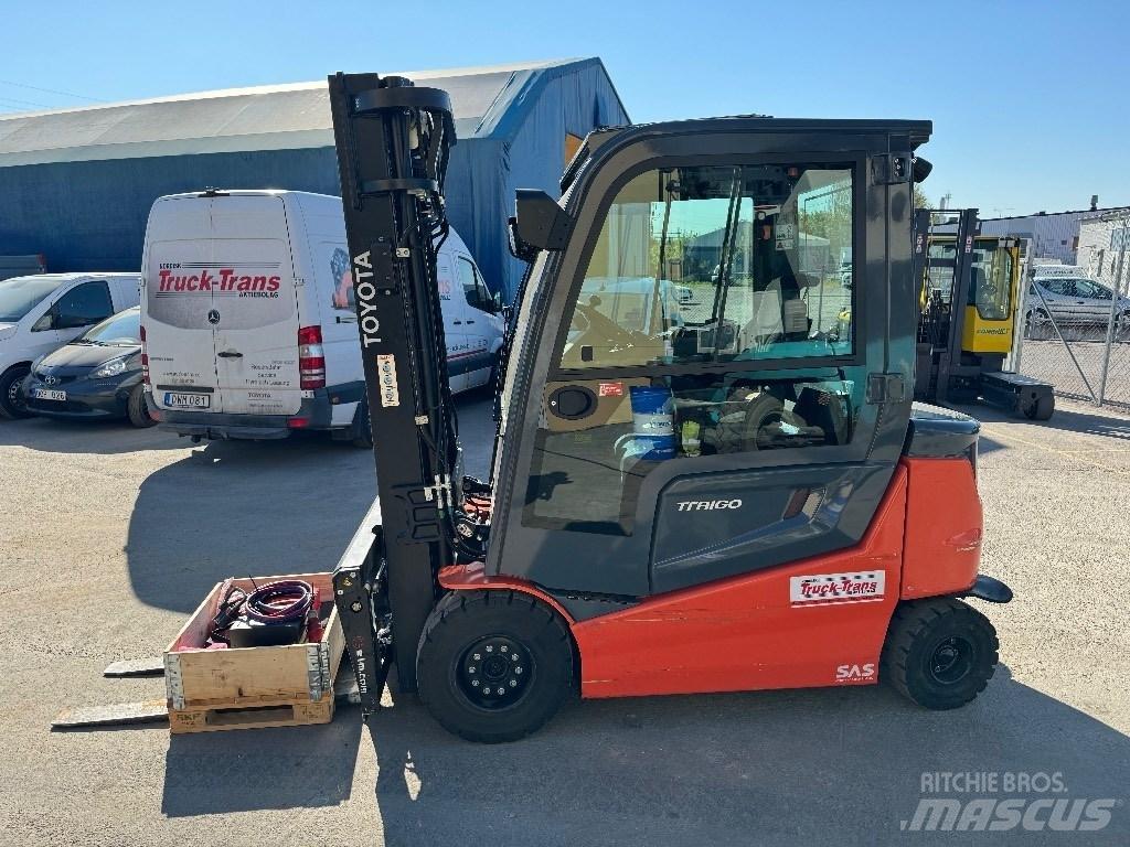 Toyota 9FBM30T Electric Forklifts