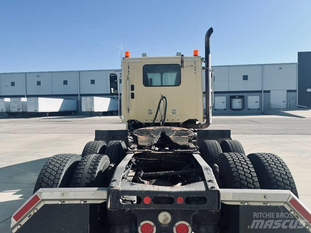 Freightliner 122 SD Conventional Trucks / Tractor Trucks