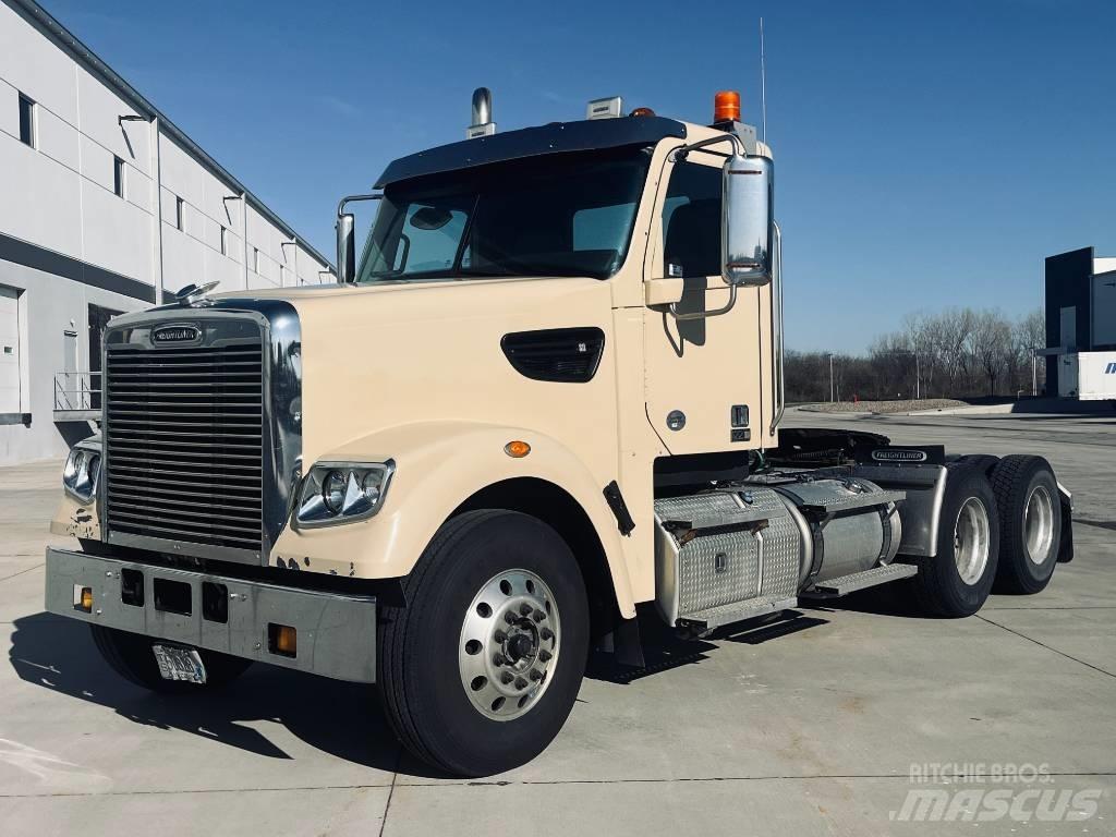 Freightliner 122 SD Conventional Trucks / Tractor Trucks