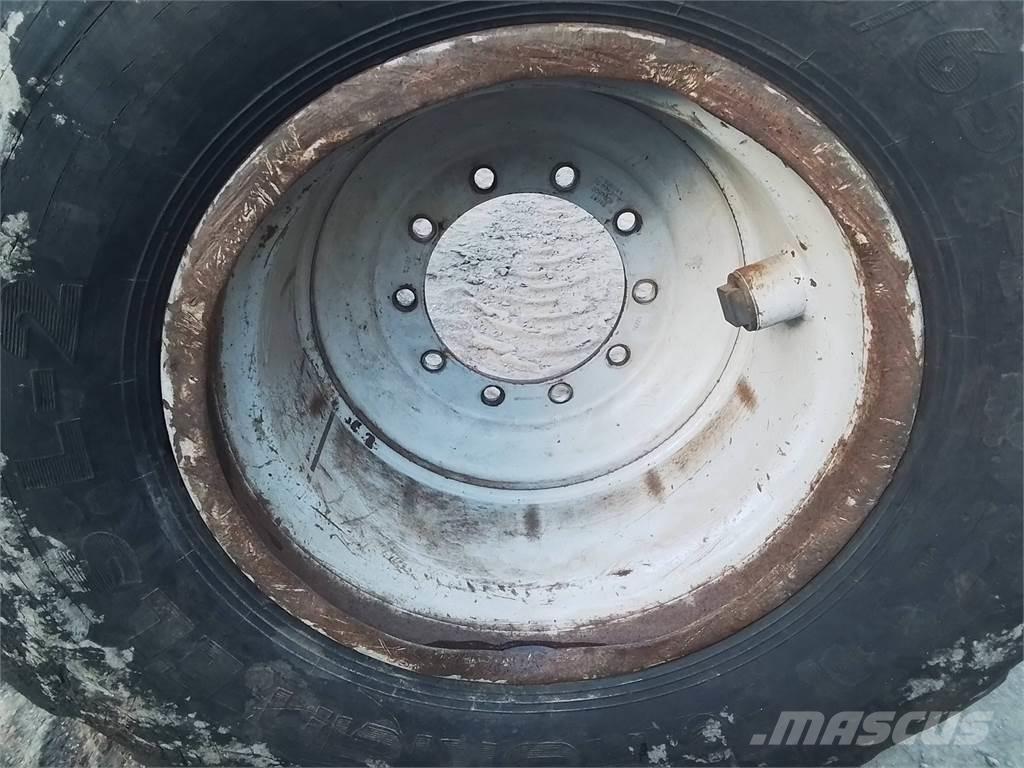 Valmet 890 20x26,5 Tires, wheels and rims