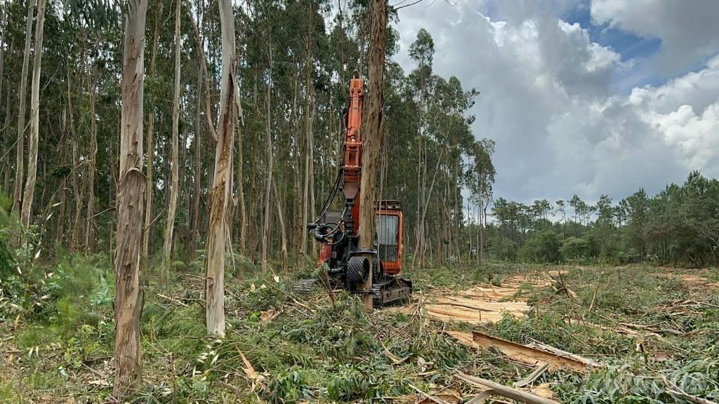 Daewoo 220 Forestry Excavators
