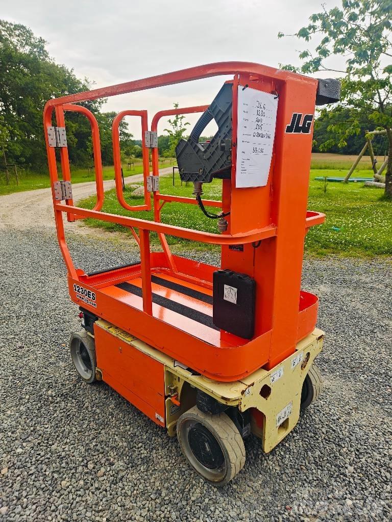 JLG 1230 ES Vertical mast lifts