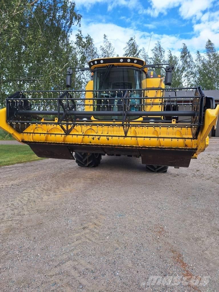 New Holland TC 5.70 Combine Harvesters