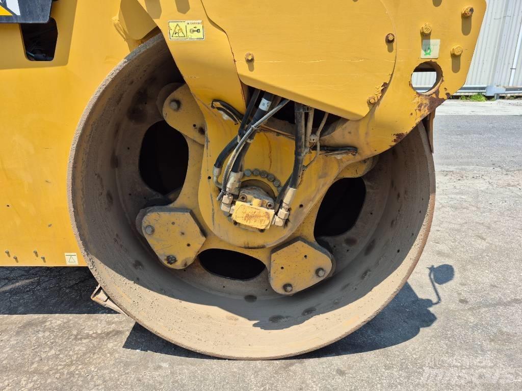 CAT CB 64 Twin drum rollers