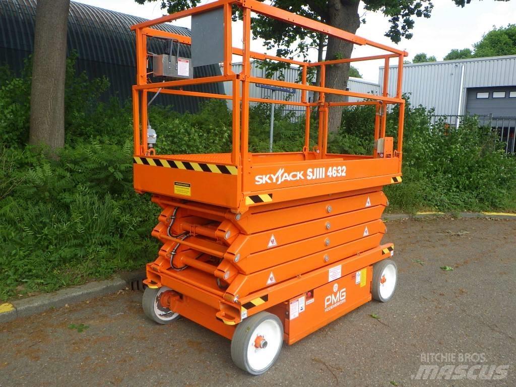 SkyJack SJ4632 Scissor Lifts