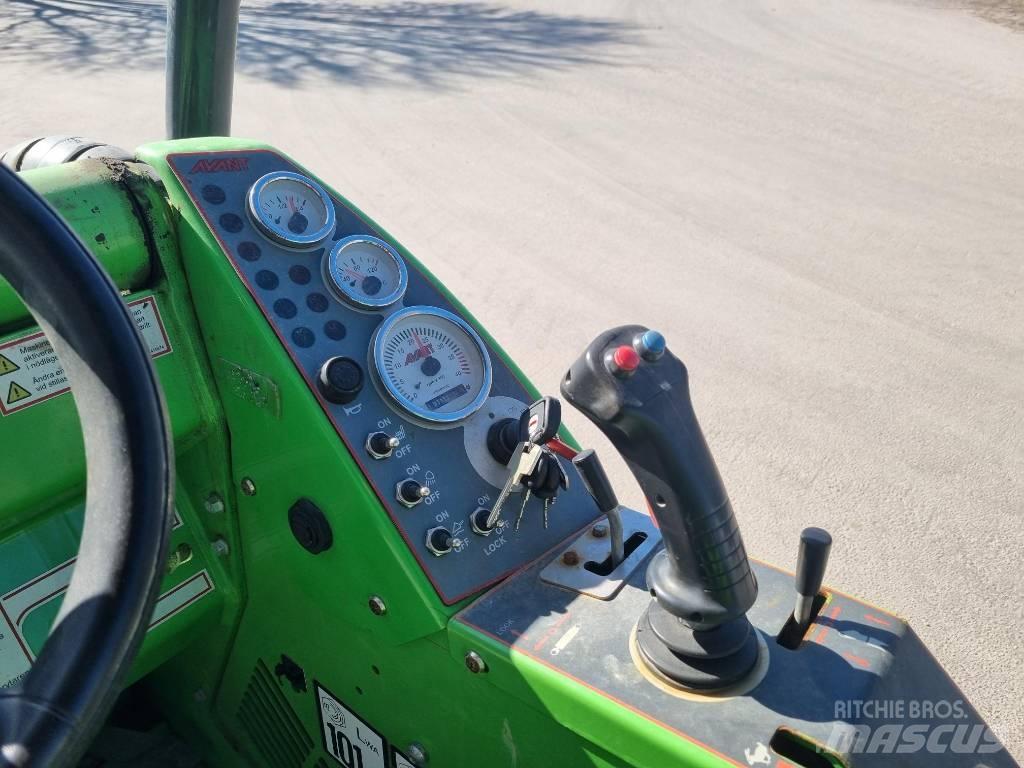 Avant 528 Mini Loader