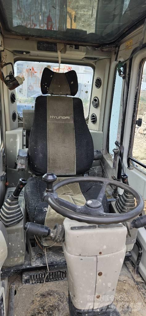 Hyundai 140W-7 Wheeled Excavators