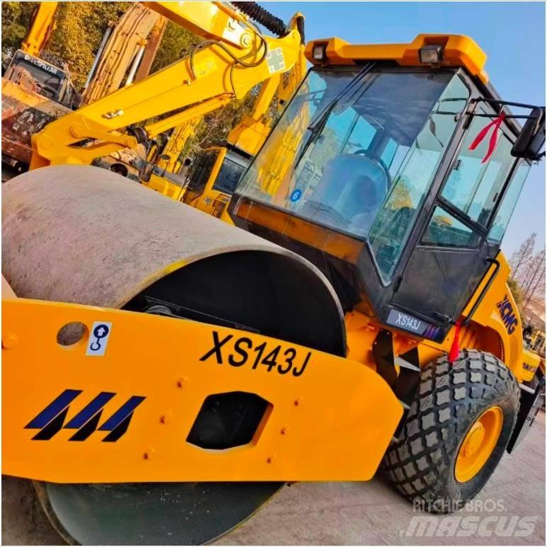 XCMG XS143J Single drum rollers