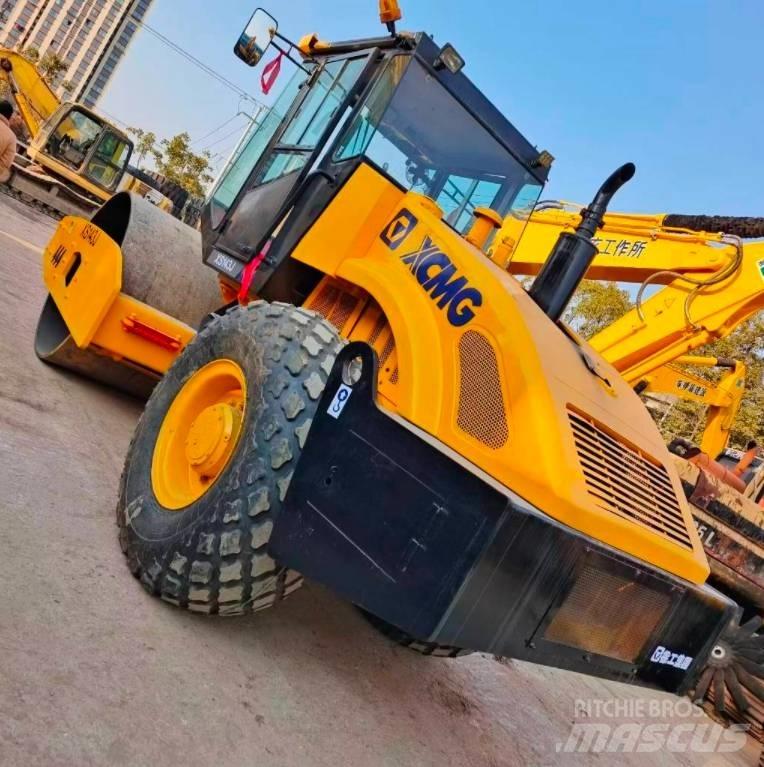 XCMG XS143J Single drum rollers