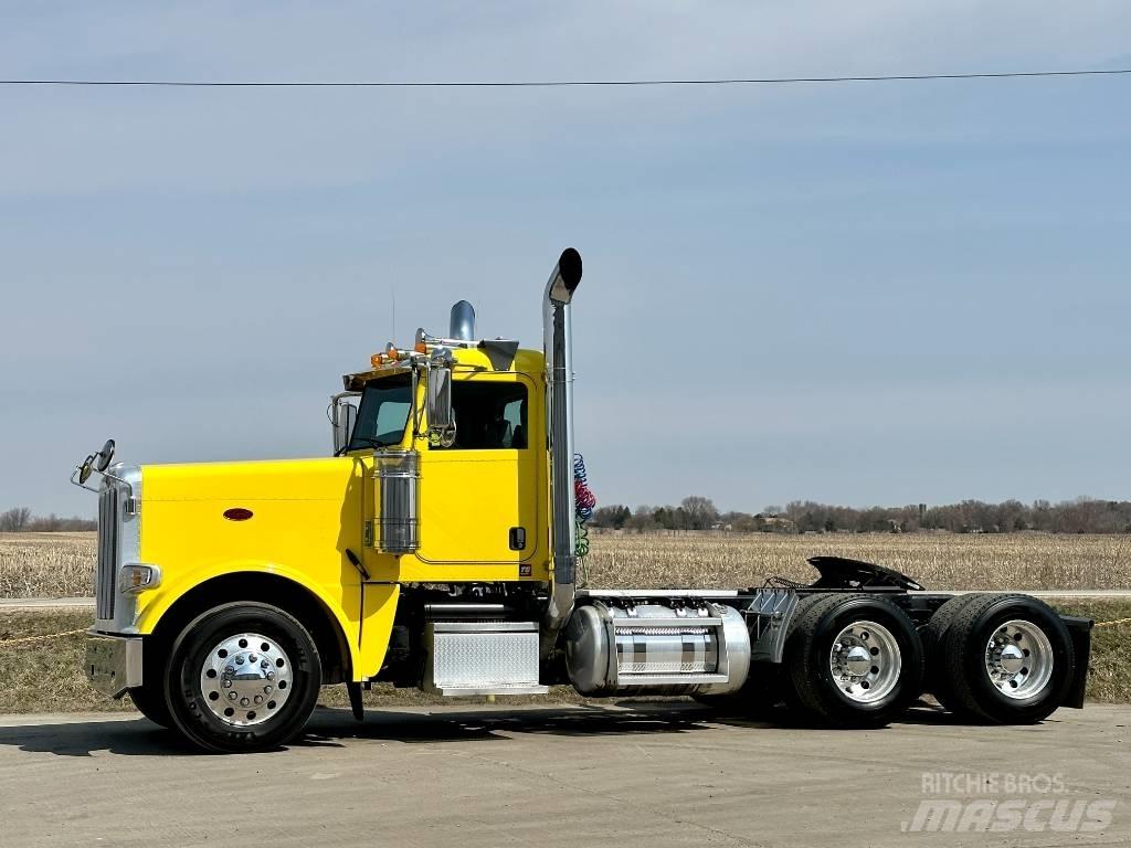 Peterbilt 389 Conventional Trucks / Tractor Trucks