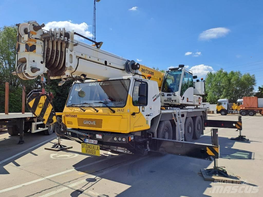 Grove GMK3060 Mobile and all terrain cranes
