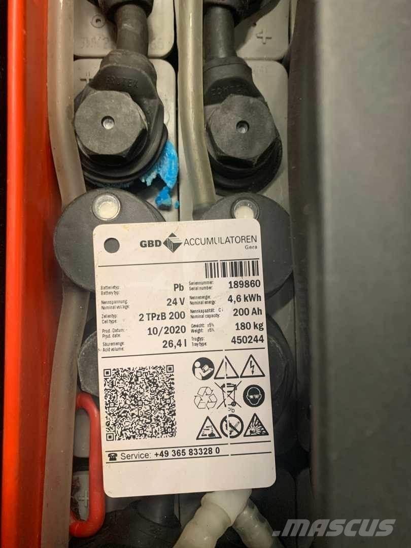 Linde L10 Self Propelled Stackers