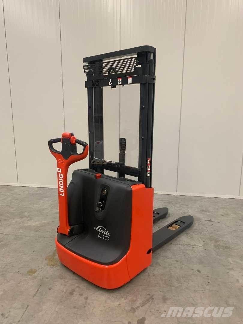 Linde L10 Self Propelled Stackers