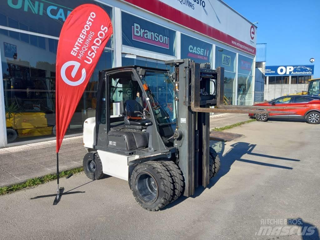 UniCarriers D32 Diesel Forklifts