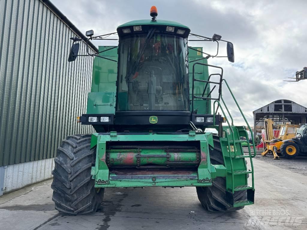 John Deere 1550 WTS Combine Harvesters