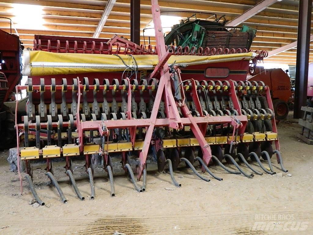 Väderstad Rapid400C Farm Drills