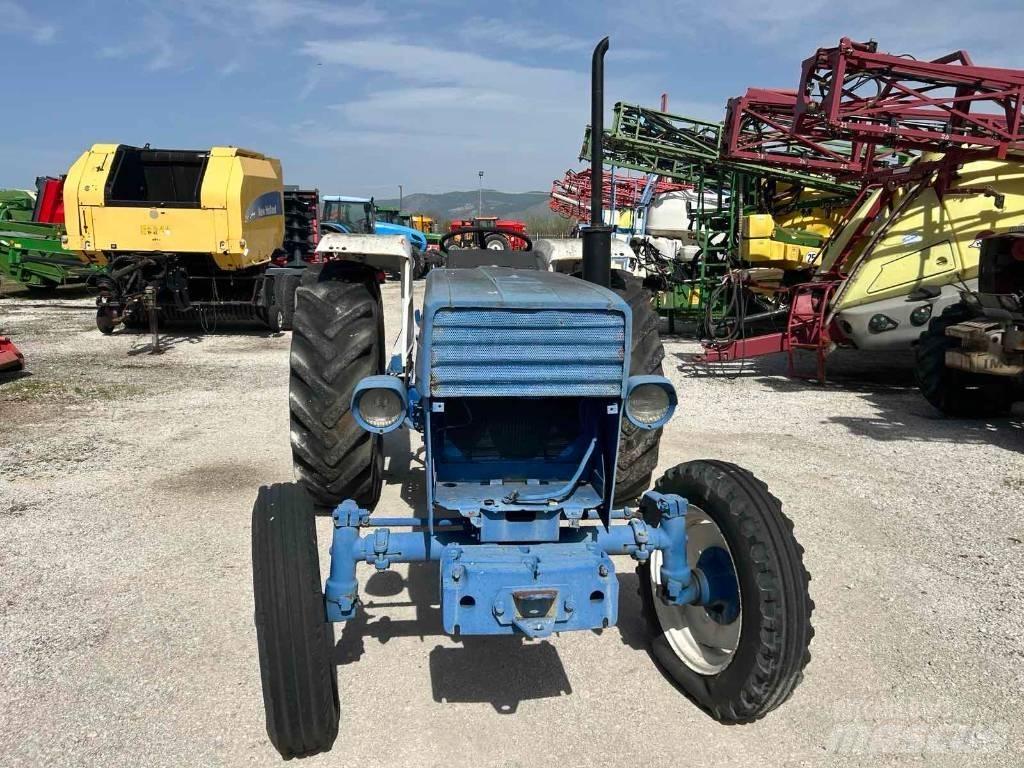 Universal 640 Tractors
