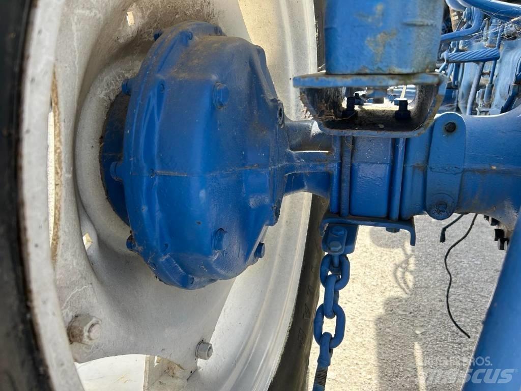 Universal 640 Tractors