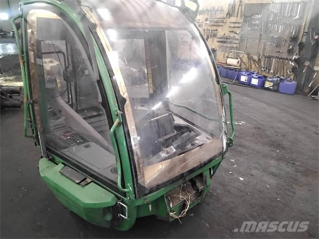 John Deere 1270E Cabins and interior