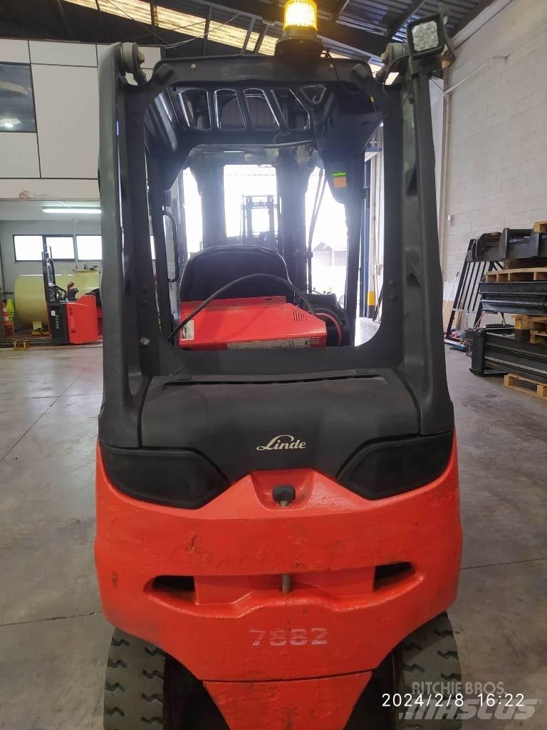 Linde E30/600 Electric Forklifts