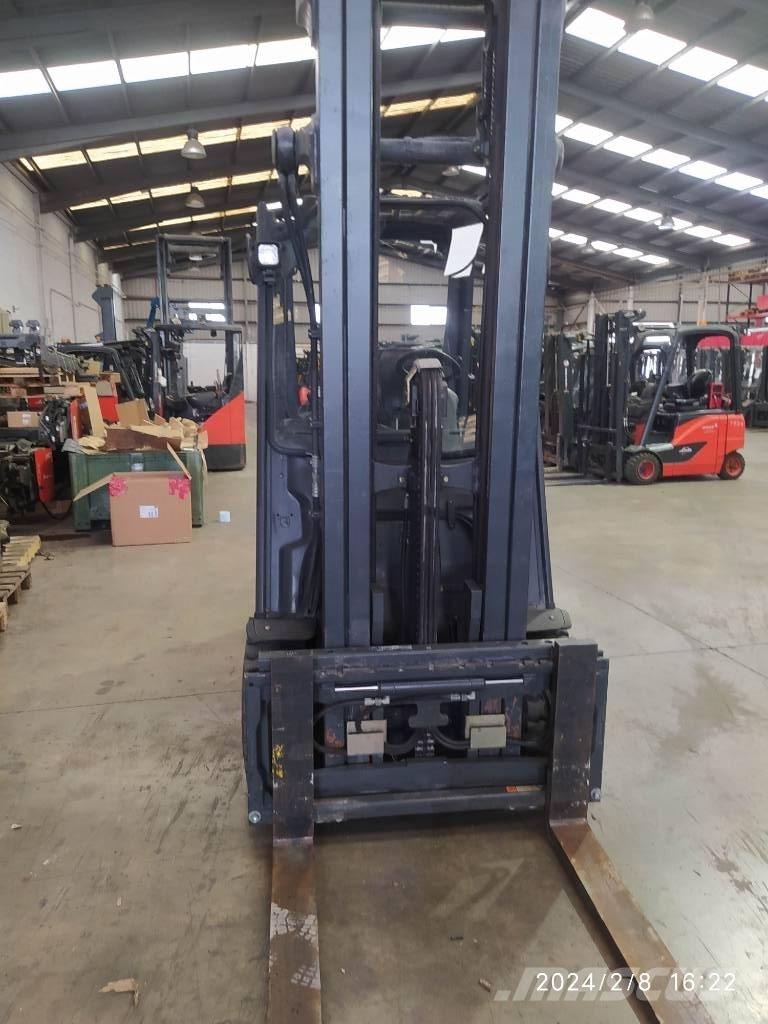 Linde E30/600 Electric Forklifts